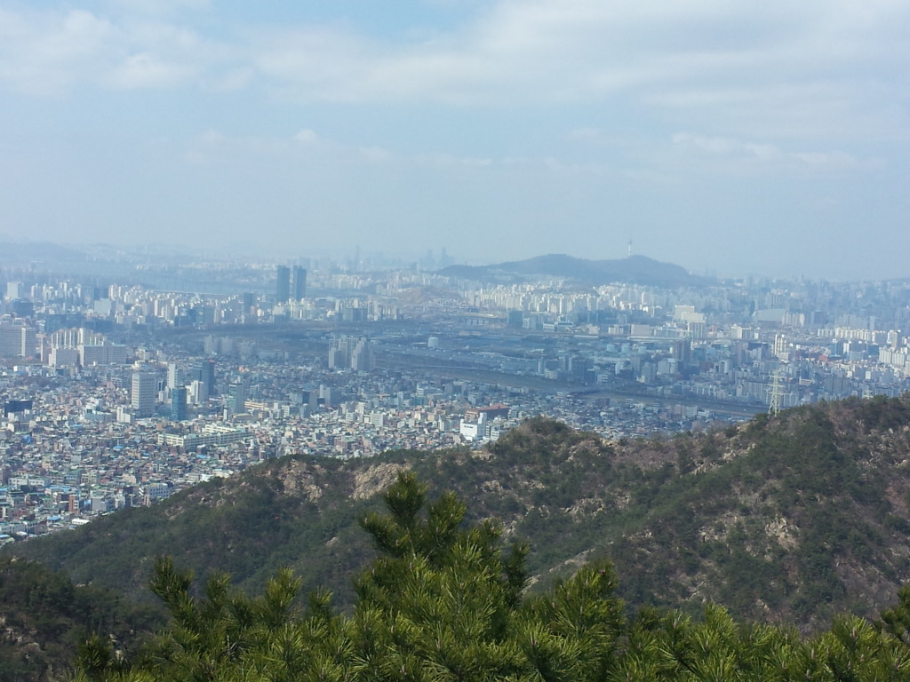 멀리보이는 아차산과 불암산 이미지