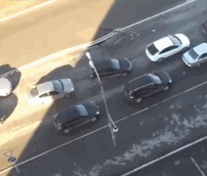 도로한복판에 싱크홀.gif | 인스티즈