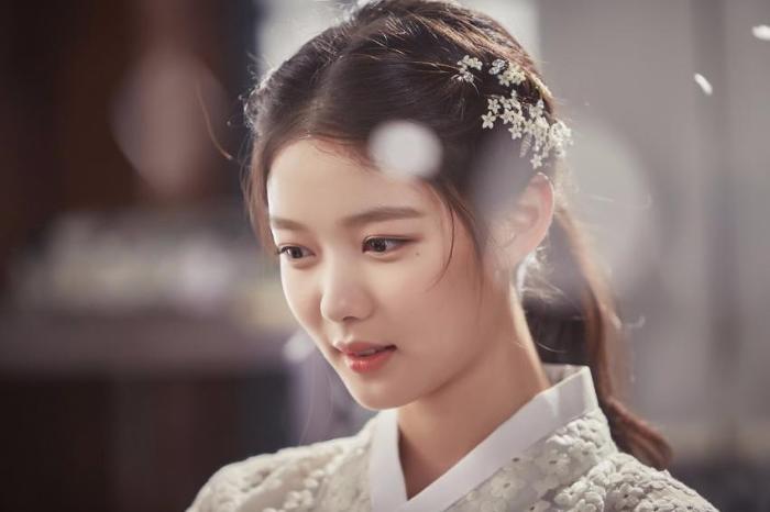 여자한복 입고 여신같은 김유정 | 인스티즈