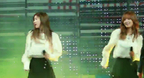 옆에서 열창을 하든말든.gif | 인스티즈
