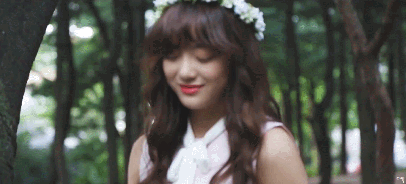 사진찍는데 아주머니들이 이상하게 쳐다봤다는 세정이.gif | 인스티즈