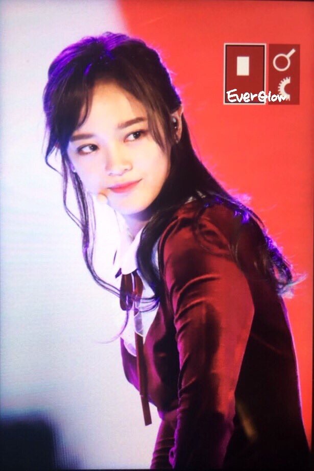 폼 올라온 오늘자 김세정ㄷㄷㄷ.GIF | 인스티즈