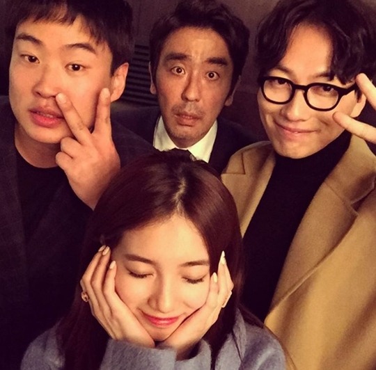 오늘자 안재홍, 이동휘, 류승룡, 수지 셀카.jpg | 인스티즈