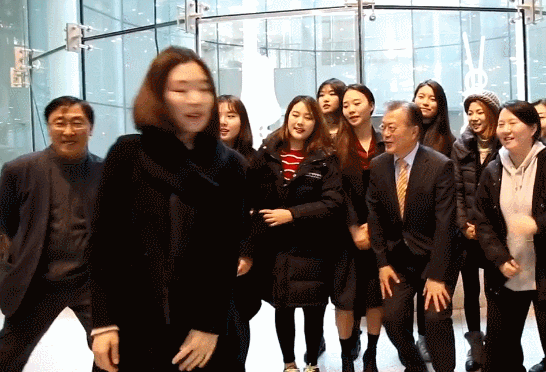 숙명여대에 간 문재인.gif | 인스티즈
