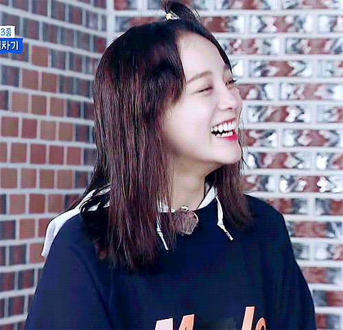 이마에 딱밤 한대 때리고 싶은 아이돌.gif | 인스티즈
