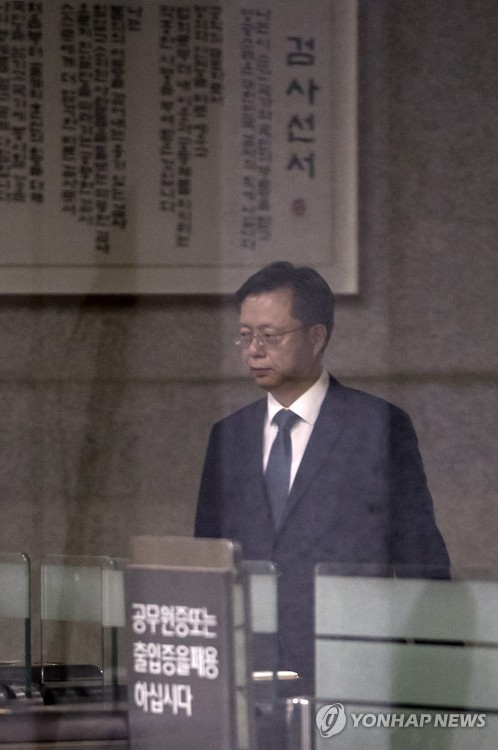 검찰 조사 받고 귀가하는 우병우 | 인스티즈