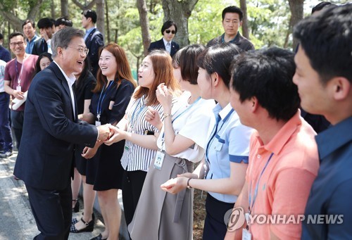 오늘자 국방과학연구소 방문한 문재인 대통령.jpg | 인스티즈