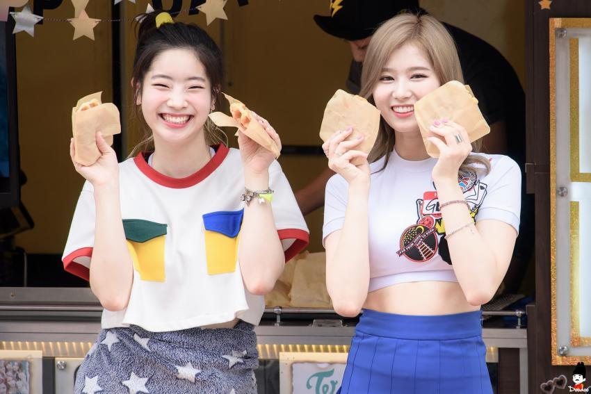 [트와이스] 피부가 두부처럼 하얀 둡둡 다현 짤들.jpg | 인스티즈