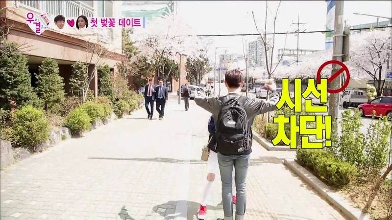 이에 미숫가루 낀 걸그룹 아내와 지켜주려는 남편.......JPG | 인스티즈