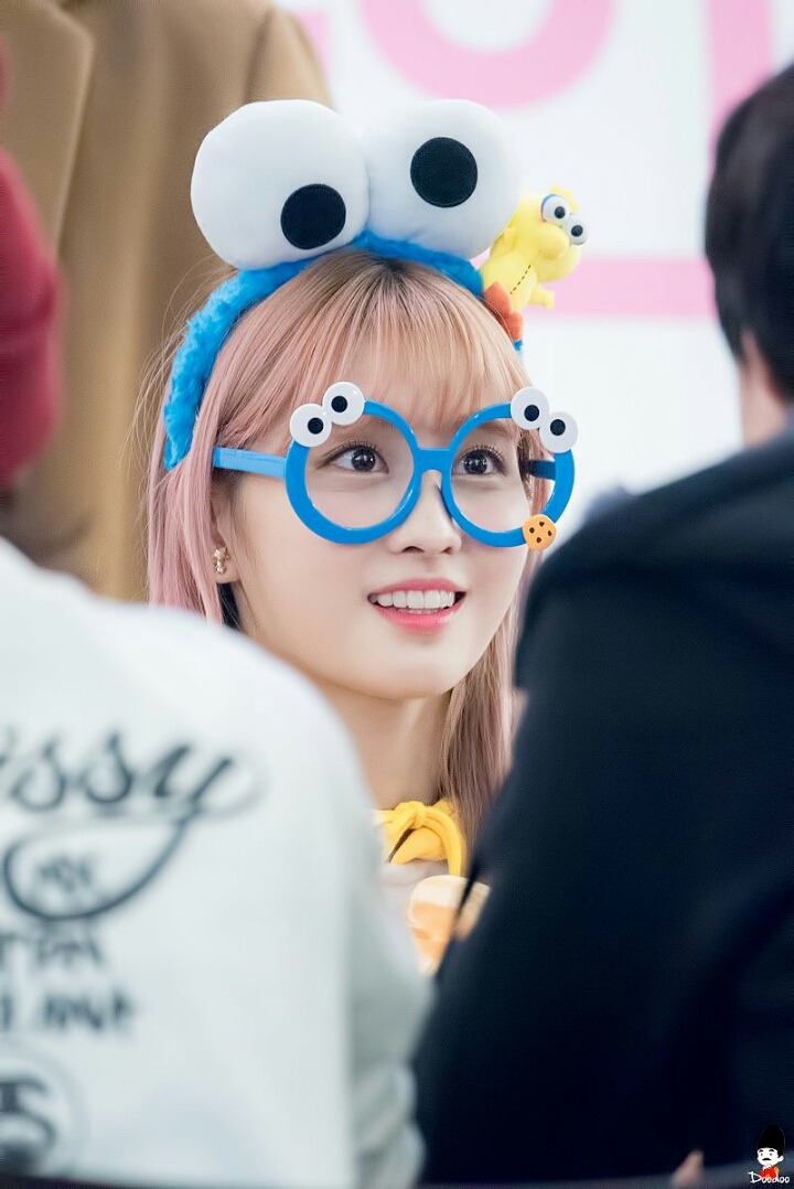 [트와이스] 쿠키몬스터 안경을 쓴 모모 | 인스티즈