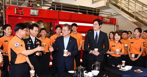 [문재인대통령] 유지태 표정 = 내표정.JPG | 인스티즈