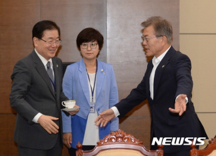 수석보좌관회의+티타임 기사 사진 06/05 | 인스티즈