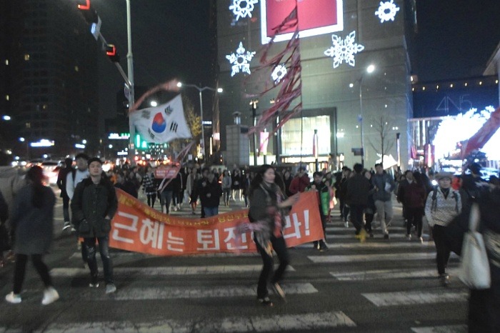 박근혜는 퇴진하라!!! 2015년 11월 21일 횃불시민연대 98차 부정선거 규탄집회 | 인스티즈