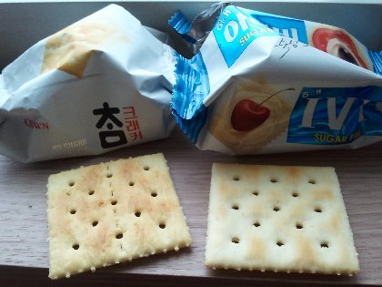 비슷해도 미묘한 맛차이로 팬덤이 크게 나눠지는 과자둘 | 인스티즈