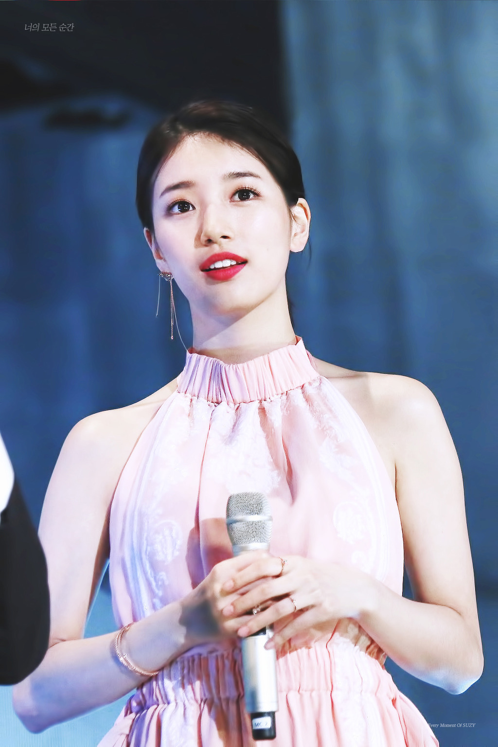 드레스 입은 백상예술대상 수지.jpg | 인스티즈