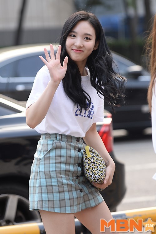 [트와이스] 오늘자 나연 출근길 | 인스티즈