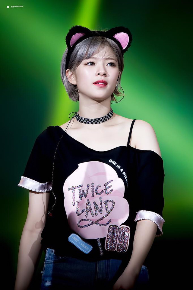 은발로 염색하고 물오른 트와이스 정연 | 인스티즈