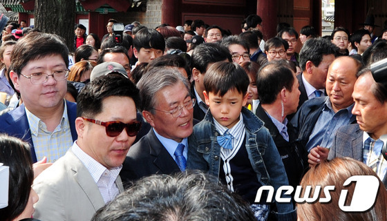 [문재인] 오늘은 전주 지원 유세하러 방문하신 문재인 전 대표.jpg | 인스티즈