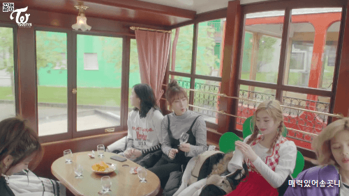 아무도 안들어줘서 시무룩했던 다현이.jpgif | 인스티즈