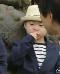 태어날때부터 윙크하던 아기 송만세.jpgif | 인스티즈