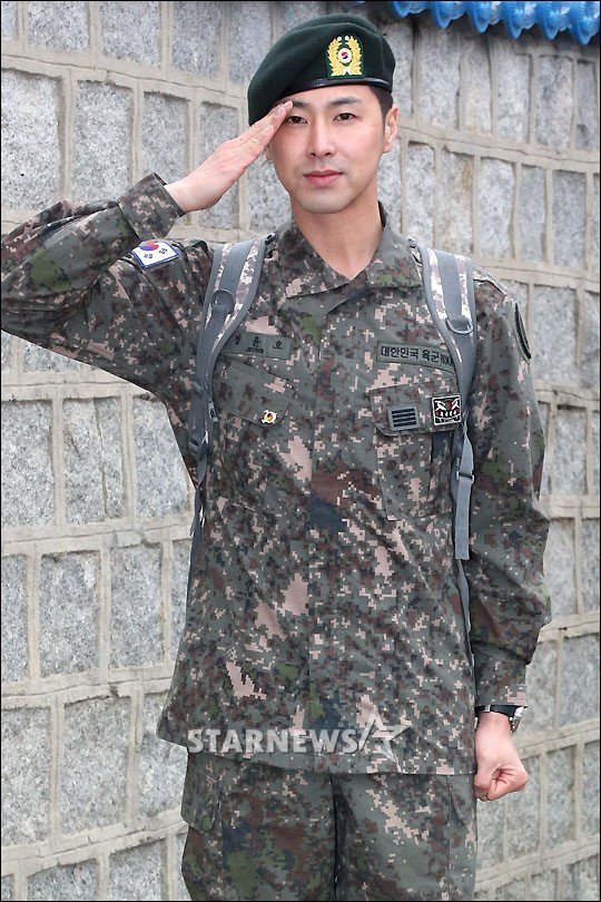 오늘 전역한 유노윤호 | 인스티즈