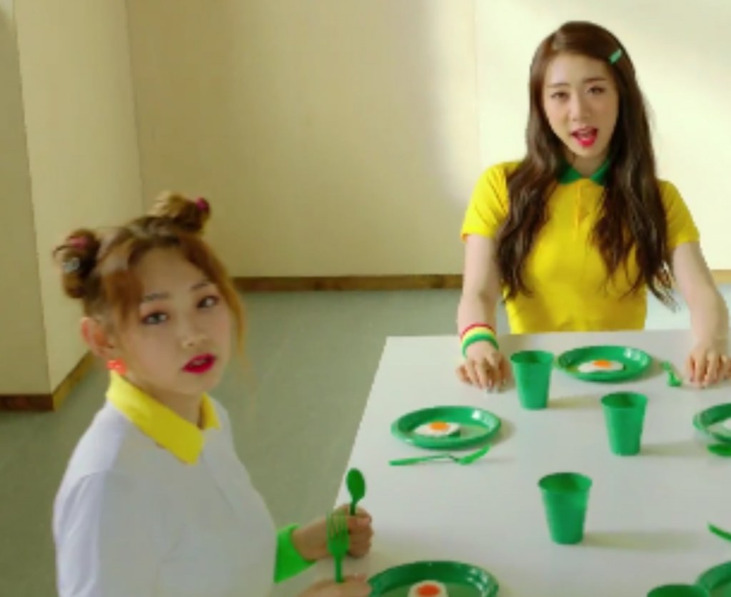 레드벨벳 컨셉과 많이 겹친다는 아이오아이 | 인스티즈