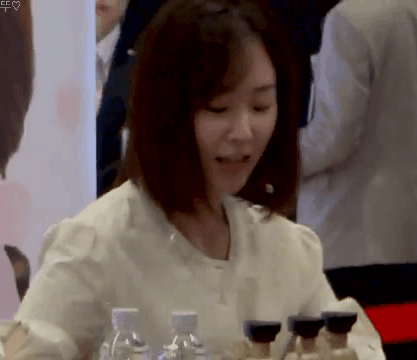 수화로 대화하는 서현진.gif | 인스티즈