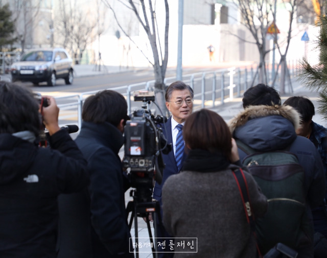 문재인 대표님 우체국 현장방문 및 집배원과의 대화 2017.02.21 | 인스티즈