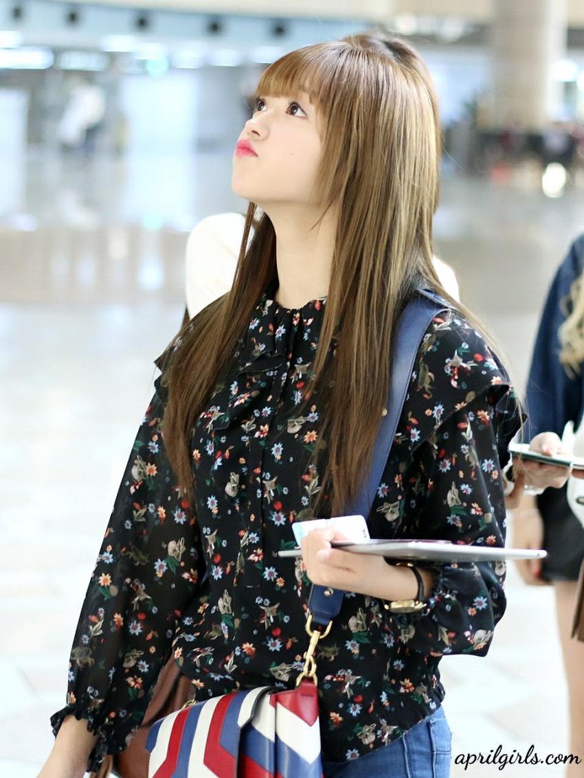 볼이랑 입술이 귀여운 오마이걸 유아 | 인스티즈