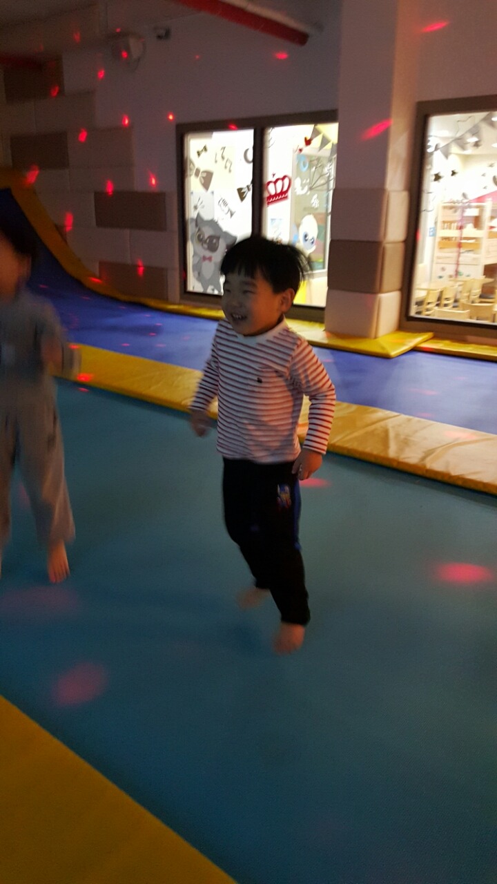 유후점핑클럽 이미지