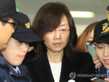 오늘자 조윤선 | 인스티즈