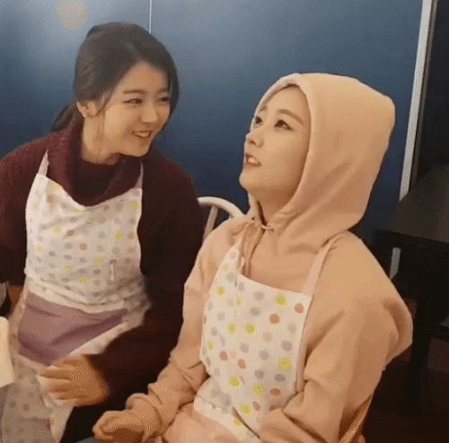 임나영이 동생을 바라보는 눈빛.gif | 인스티즈