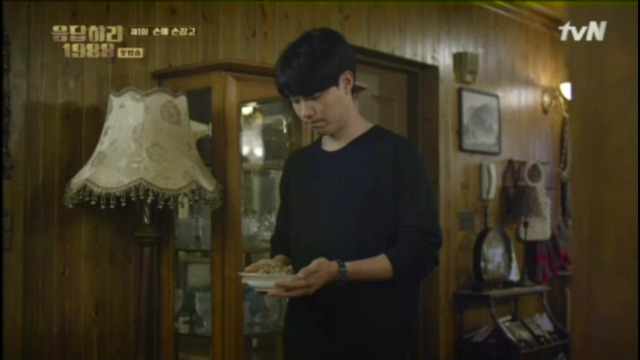 [응답하라1988] 끝이 없는 반찬 나눔.jpg | 인스티즈