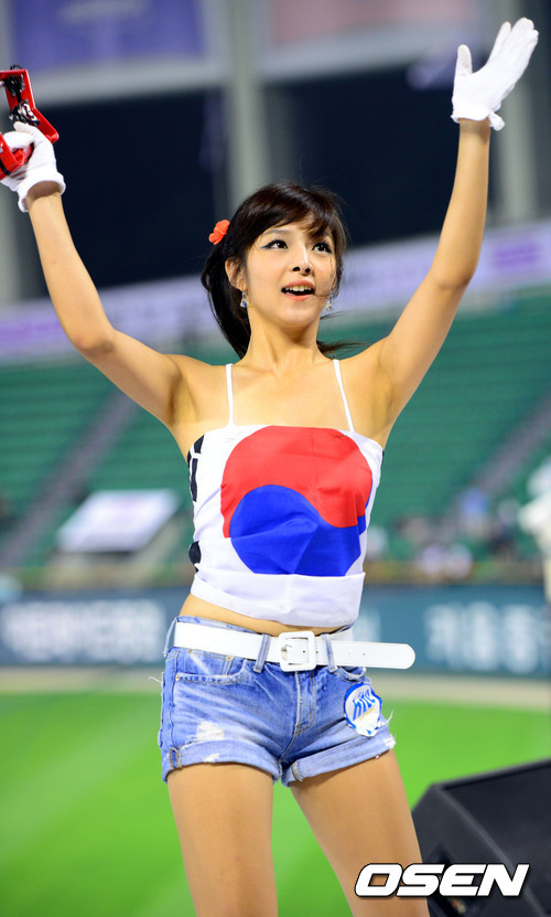 강윤이 치어리더 겨드랑이.JPG | 인스티즈