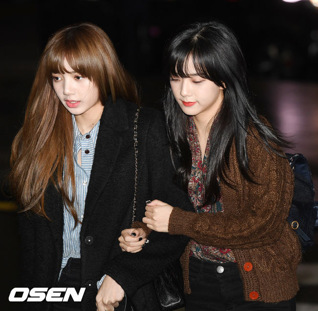 공항 돌아다니는 블랙핑크 | 인스티즈