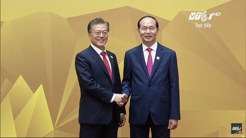 11/11 APEC 정상회의 본회의 세션에 참석한 문재인 대통령 | 인스티즈