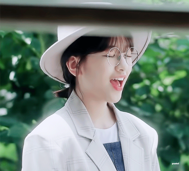 아이즈원) 안경이 참 잘어울리는 아이돌 .jpgif | 인스티즈