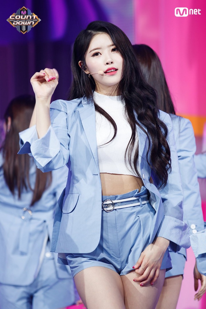 안무도중 스스로 꽃가루 뿌리는 러블리즈 | 인스티즈