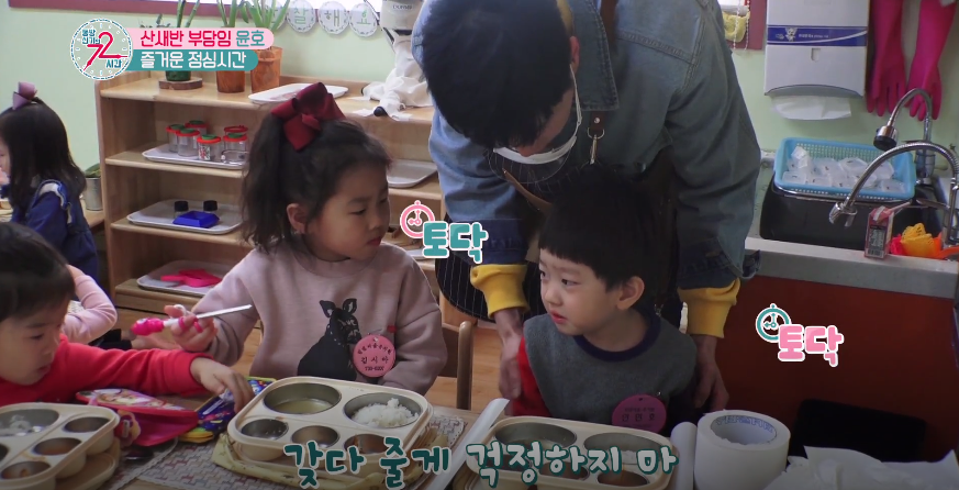 유치원에 온지 3일밖에 안되서 애착 물건 가지고 다니는 꼬마 애기.JPG | 인스티즈