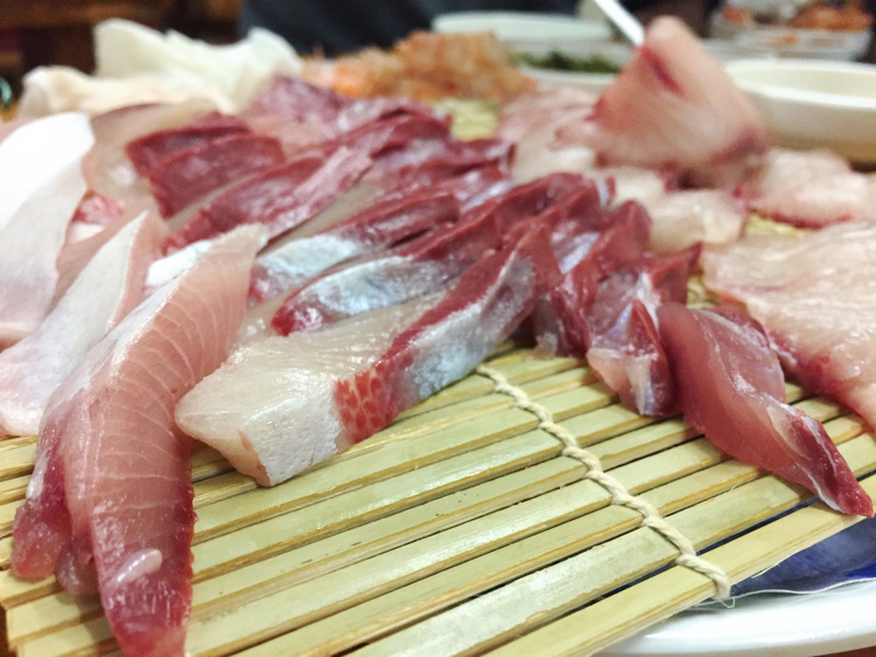 겨울이 제철이라는 방어회.jpg | 인스티즈