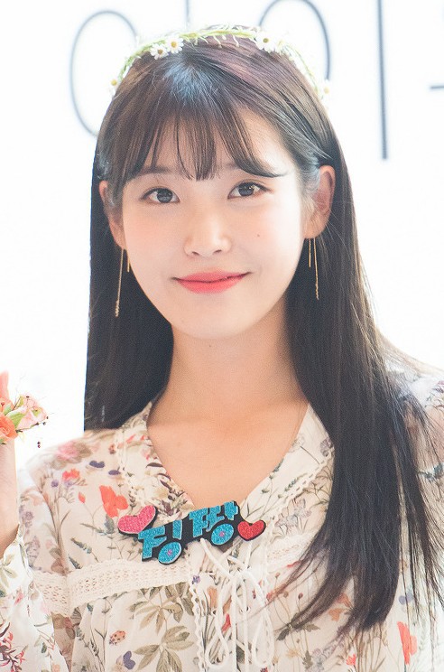 멘탈 부여잡고 사는게 신기한 아이유 | 인스티즈