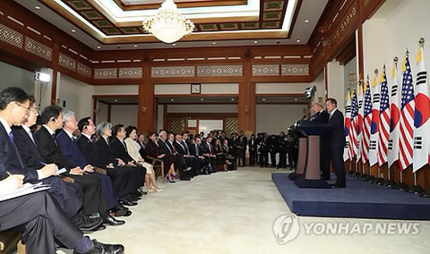 문재인 대통령과 트럼프의 공동기자회견.jpg | 인스티즈