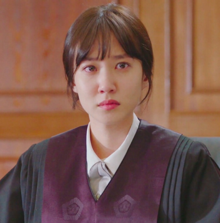 안흔한 판사 비주얼.gif | 인스티즈