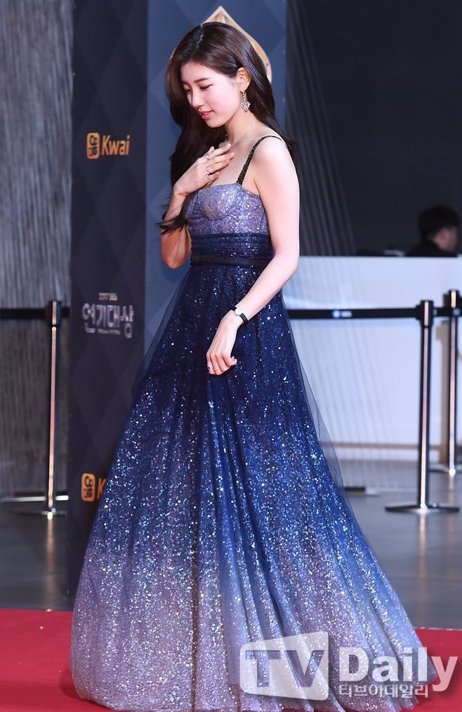 오늘자 드레스 수지 | 인스티즈