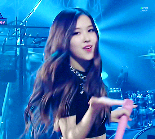 로제 흑발 처음 하고 나타났을때.jpgif | 인스티즈