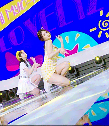 노란 원피스에 고양이 머리띠를 쓴 러블리즈 미주.jpgif | 인스티즈