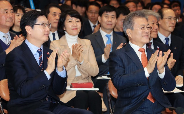 서로 닮아가는 문재인 대통령 &amp; 김경수 경남지사 | 인스티즈