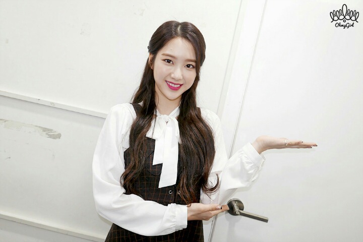 오마이걸 불꽃놀이 비하인드 사진 | 인스티즈
