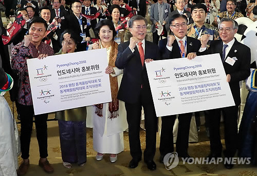 국빈초청으로 인니 가서 동포간담회하는 문재인대통령,김정숙 여사님.jpg | 인스티즈