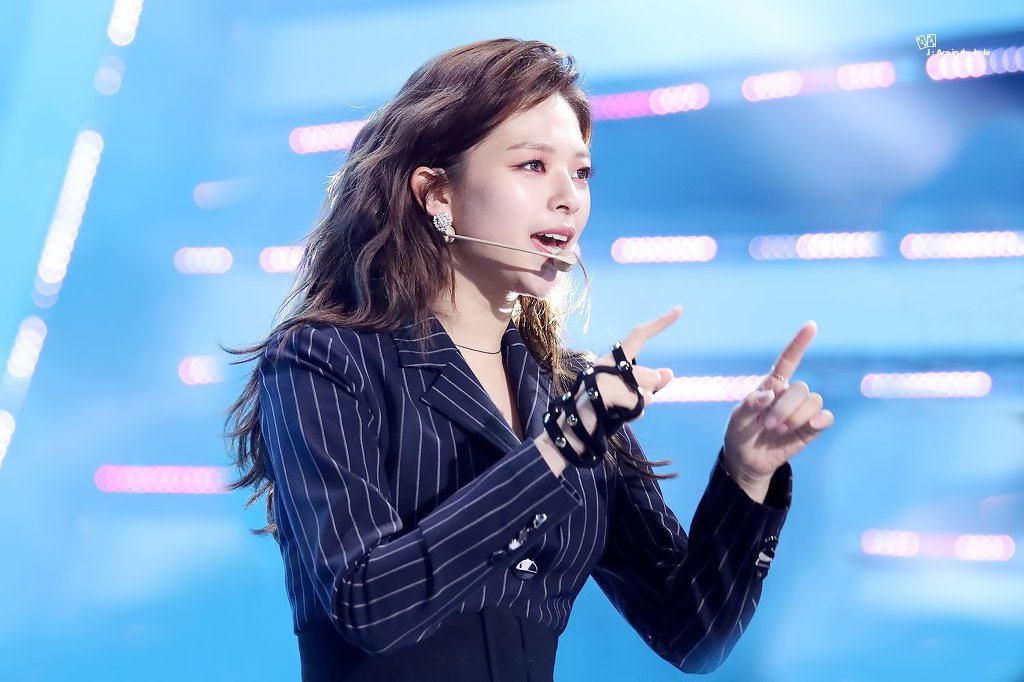 요즘 너무 이쁜 정연이 광주 슈퍼콘서트 | 인스티즈